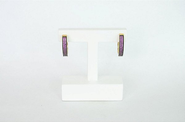 BRINCO FOLHEADO OURO 18K ARGOLA FINA CRAVEJADA COM ZIRCÔNIA ROSA