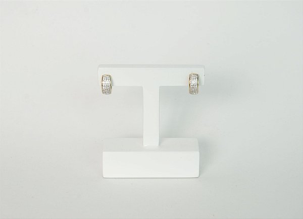 BRINCO FOLHEADO OURO 18K ARGOLA PEQUENA COM QUATRO FILEIRAS EM ZIRCÔNIA BRANCA