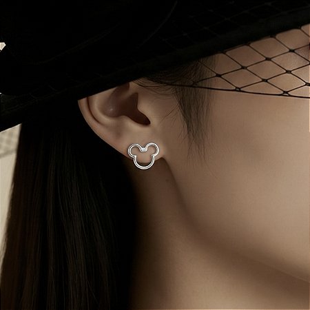 BRINCO FOLHEADO RODIO BRANCO MICKEY