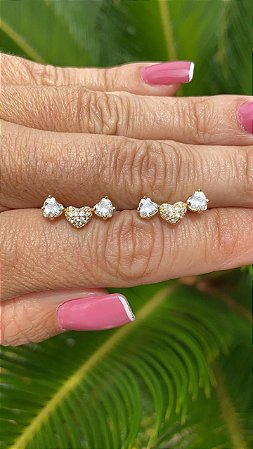 BRINCO FOLHEADO OURO 18K  3 CORAÇÕE PEQUENO