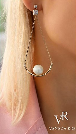 BRINCO  FOLHEADO OURO 18K COMPRIDO COM PEROLA
