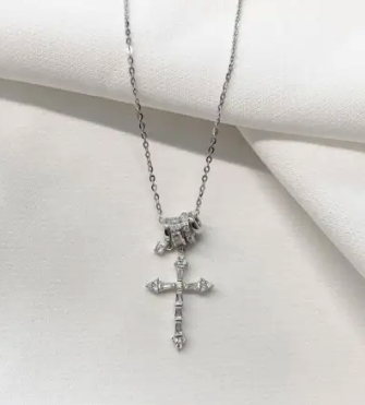 Colar  Prata 925 Cruz com Pingentes Cravejada Banhada  Rodio Branco
