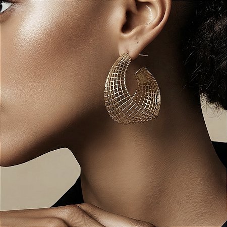 Brinco Banhado ouro 18 k grande todo trabalhado