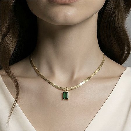 Colar Banhado 18k fita fina com pingente pequeno na cor verde esmeralda