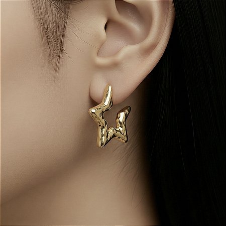 Brinco Folheado Ouro 18K Estrela Liso
