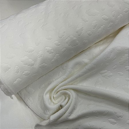 Malha Matelassê Off White com Nuvens