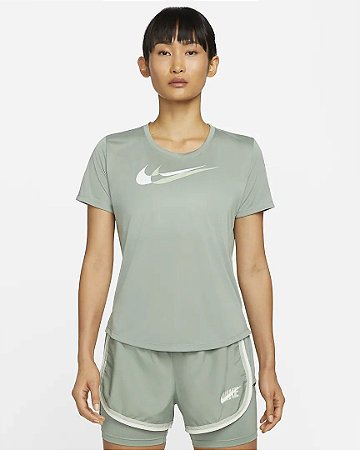 T-shirt Performance Nike Swoosh Run Feminina - Feminino VERDE