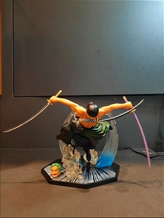 Estatua Zoro Pós Time skip  estilo santoryu