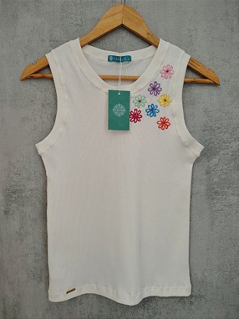 Regata Canelada Off White Com Bordado Livre