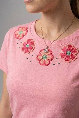 Blusa Feminina Salmão Com Flores em Crochê Viscolycra