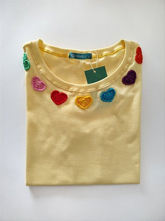 Blusa Feminina Algodão Amarela Com Aplicação de Corações em Crochê