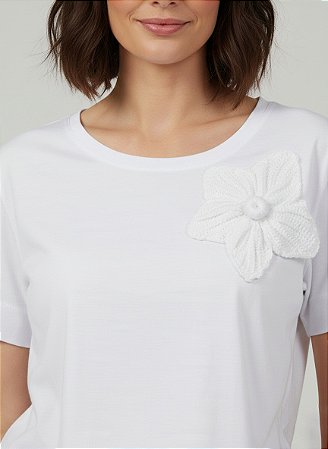 Blusa Feminina Branca Com Flor Branca em Crochê Algodão