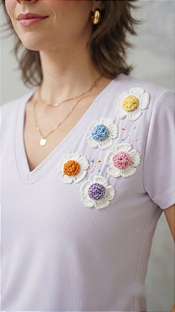 Blusa Feminina Decote V Com Aplicação Flores Crochê Viscolycra
