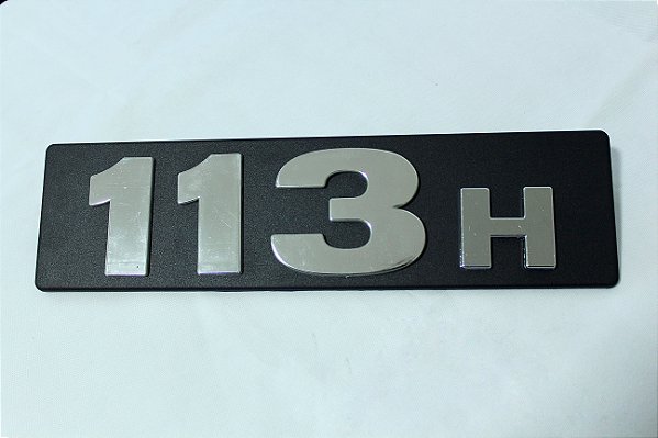 Emblema Lateral Capô 113H - Com presilhas - Cromado