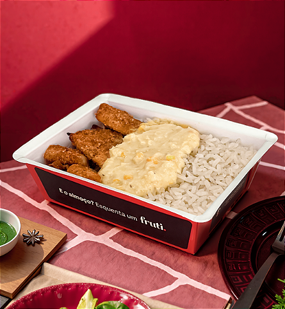 Peito de Frango a Milanesa com Creme de Milho, Arroz Branco e Feijão - 350g