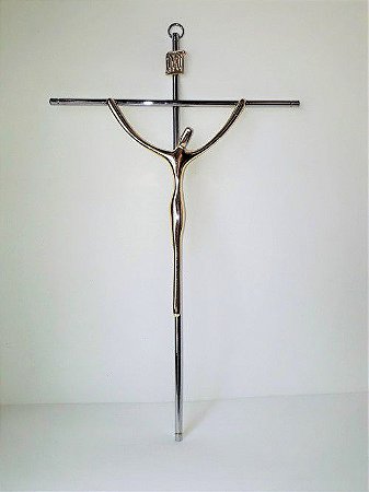 Crucifixo de Parede. Estilizado Cromado e Cristo Dourado. 22cm