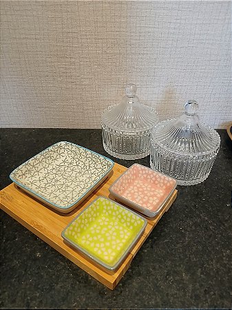 Petisqueira de cerâmica com bandeja de bambu - Kit 4 peças