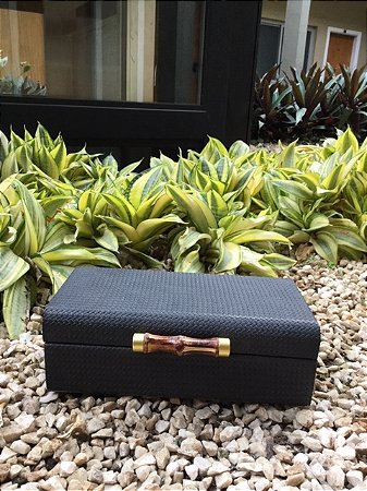 Caixa decorativa em madeira com revestimento em PU preto com bambu P