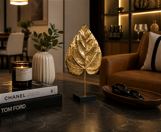 Escultura Folha em Polirresina Dourada com Base Preta – Elegância Natural para sua Decoração | Casa de Lila
