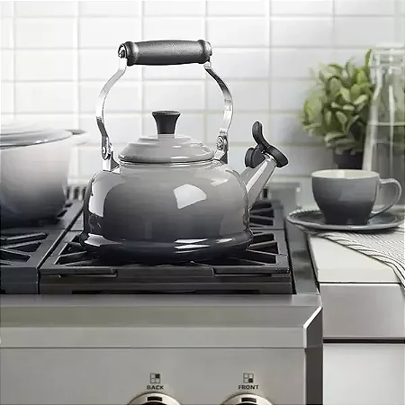 Chaleira com apito classica 1,6 litros Flint - Le Creuset