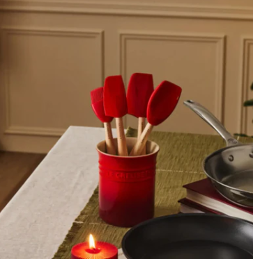 Porta Utensílios Le Creuset 1,1 L Vermelho com Kit 4 Peças Craft – Cerâmica Premium | Casa de Lila