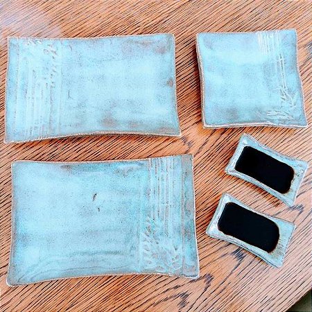 Kit japonês em Cerâmica feito a mao - Linha BAMBU II com 5 pecas: 2 pratos retangulares + 1 pratinho quadrado + 2 porta shoyo