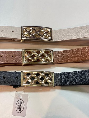 3082-CINTO COURO FIVELA METAL RETANGULAR COM DETALHES - ENCAIXE - DOURADA