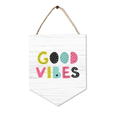 PLACA BANDEIRINHA GOOD VIBES