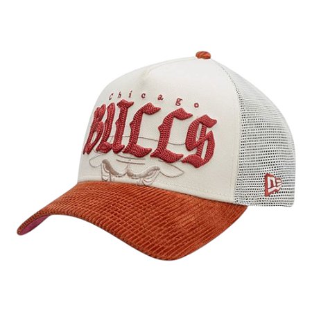 Boné New Era 940af Old English Chicago Bulls Off White
