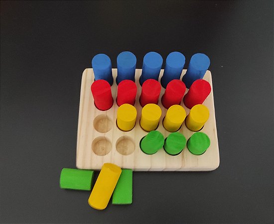 Jogo de Pinos Coloridos