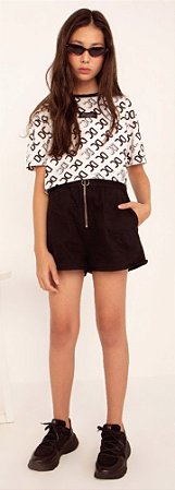 T-SHIRT CROPPED OVER SUBLIMADA COM FILETE CONTRASTANTE NA GOLA - DIMY CANDY