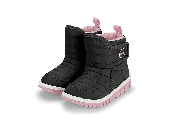 BOTA ROLLER PRETA COM ROSA BIBI