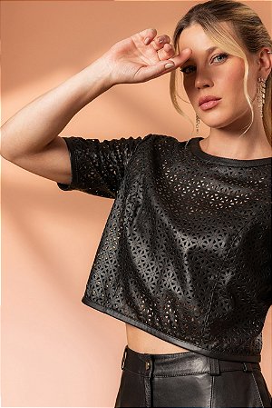 T-shirt de couro perfurada
