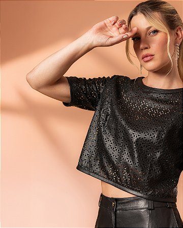 T-shirt de couro perfurada
