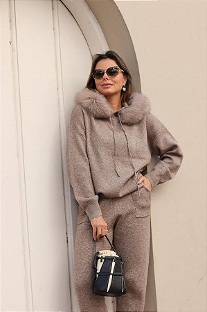 Conjunto de lã pura com pele natural no capuz