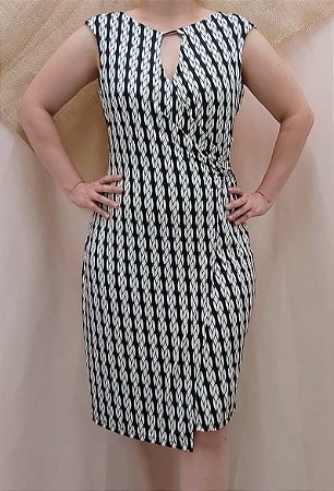 vestido de malha transpassado