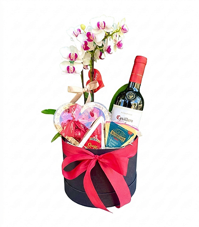 Luxuoso Box com flores &  Queijos e Vinho