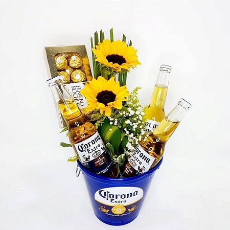 Balde Corona Extra com Arranjo de Girassóis
