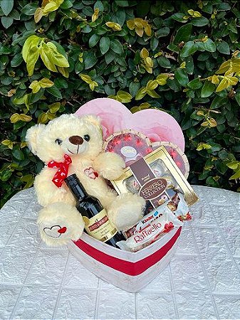 Box Coração com Pelúcia e Chocolates