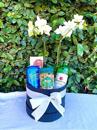 Box Gin, petiscos e orquídea