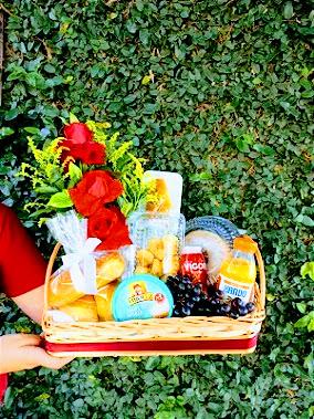 Luxuosa Bandeja de  Café da Manhã para Casal