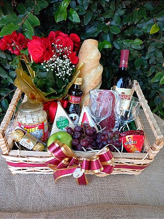 Bandeja de Queijos e Vinho Selecionado