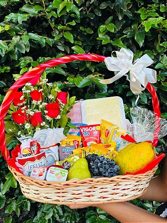 Luxuosa Cesta de Café da Manhã "Feliz Aniversário"