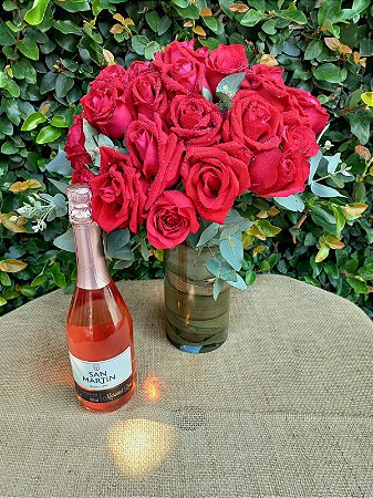 Kit Luxuoso Arranjo de Rosas com Espumante