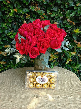 Luxuoso Arranjo 20 Rosas com Ferrero Rocher