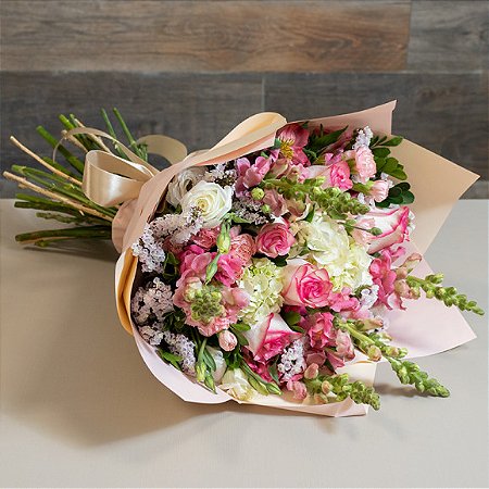Buquê Fênix Rosé – Flores Nobres em Tons Suaves