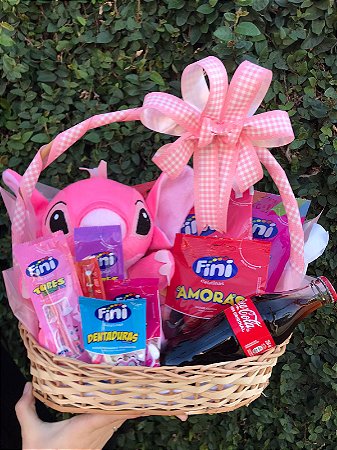 Cesta de Guloseimas Com Fini e Pelúcia Angel