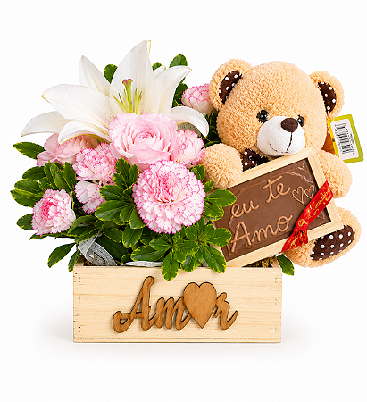 Arranjo Mix de Flores Com Pelúcia e Chocolate No Baú