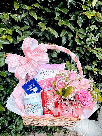 Belissima Cesta Com Almofada  Flores & Chocolates lindt