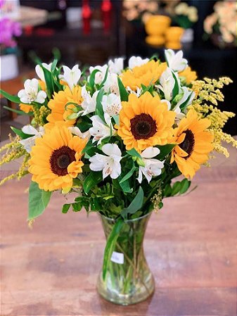 Luxuoso Arranjo de Girassol Com Astromélias No Vaso de Vidro
